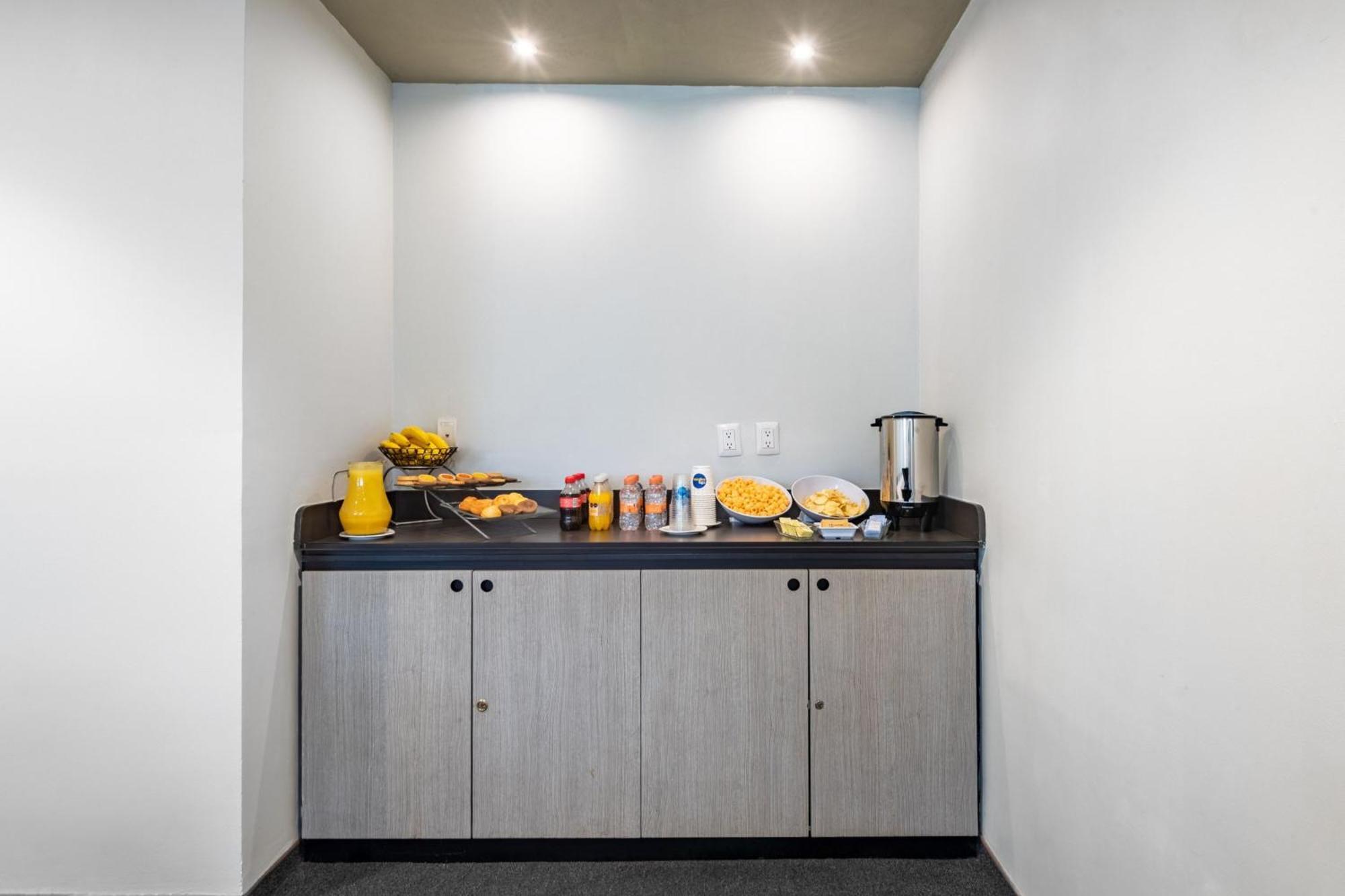 City Express Junior By Marriott Toluca Zona Industrial Bagian luar foto