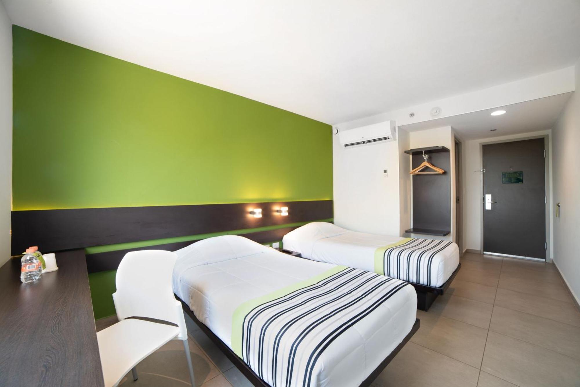 City Express Junior By Marriott Toluca Zona Industrial Bagian luar foto