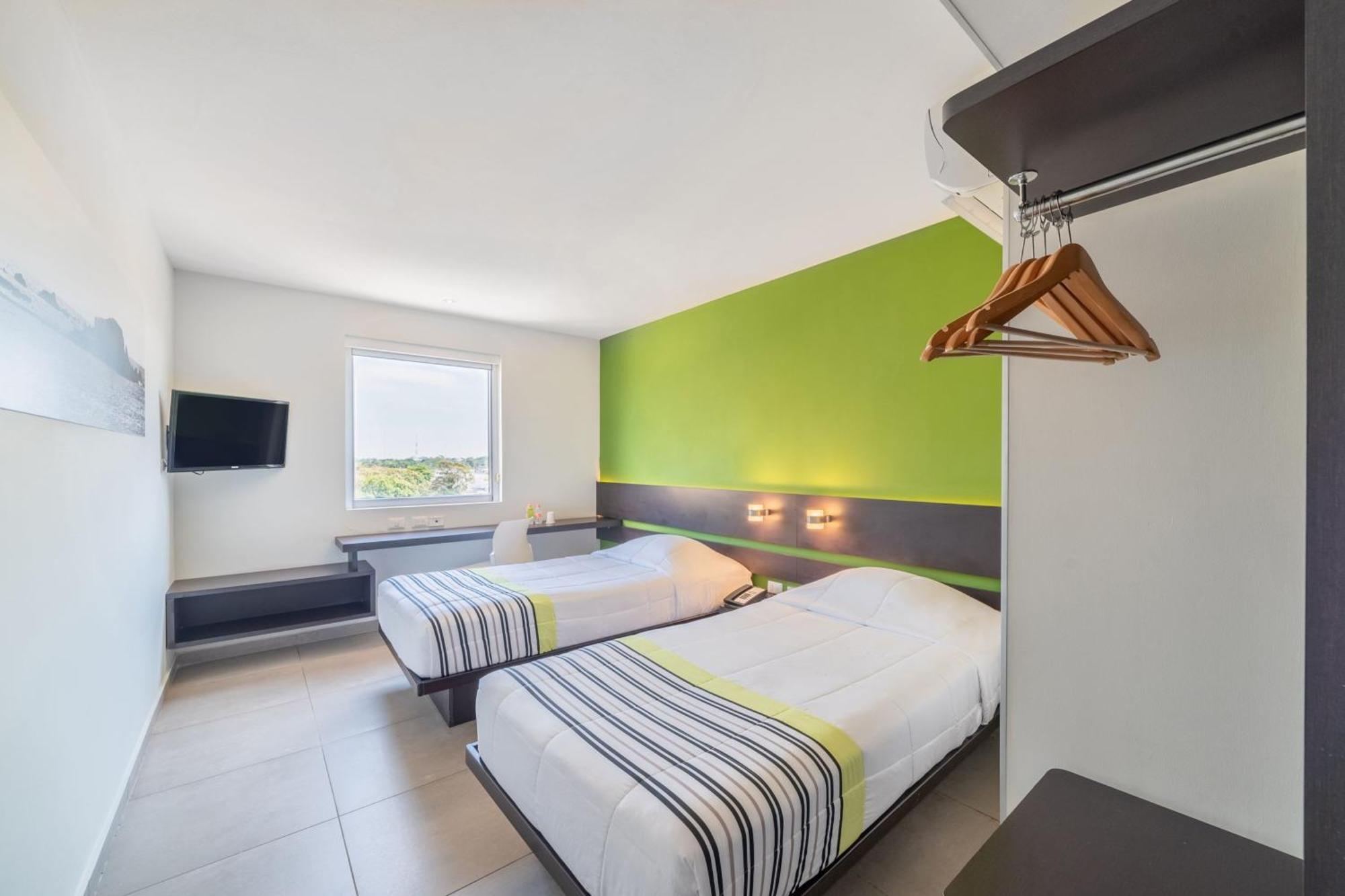 City Express Junior By Marriott Toluca Zona Industrial Bagian luar foto