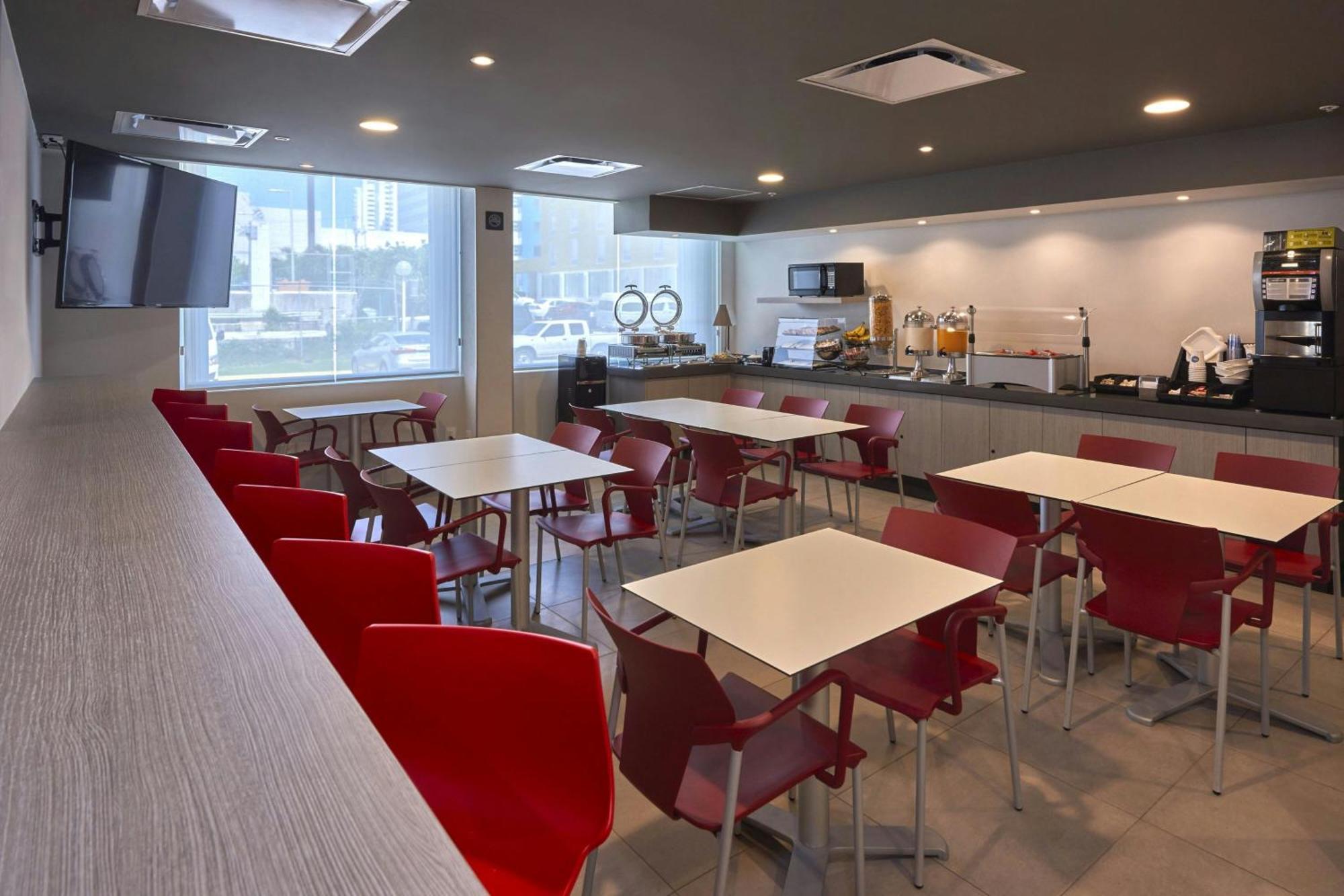 City Express Junior By Marriott Toluca Zona Industrial Bagian luar foto
