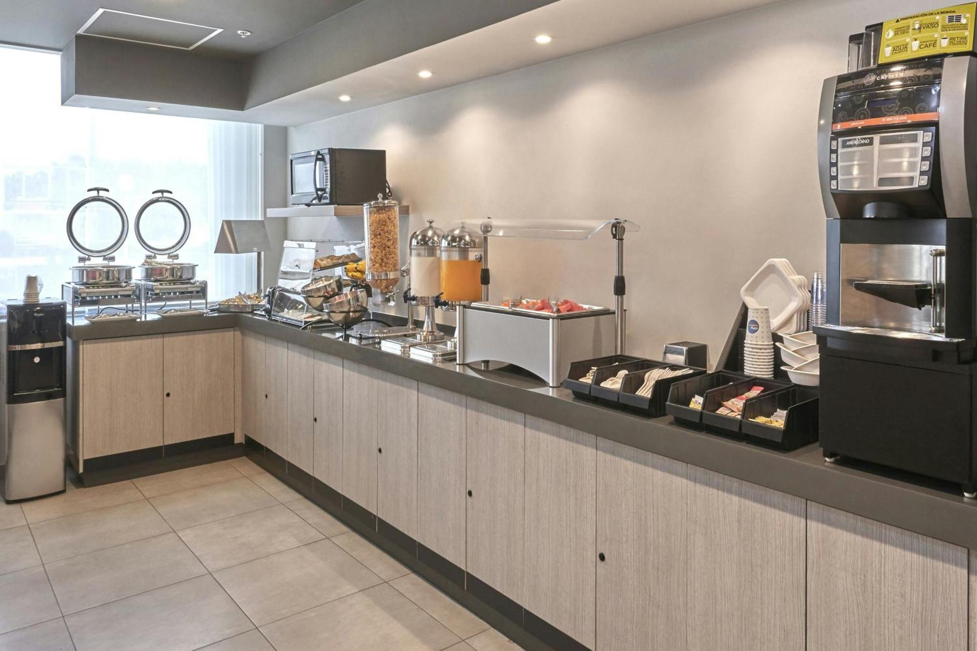 City Express Junior By Marriott Toluca Zona Industrial Bagian luar foto