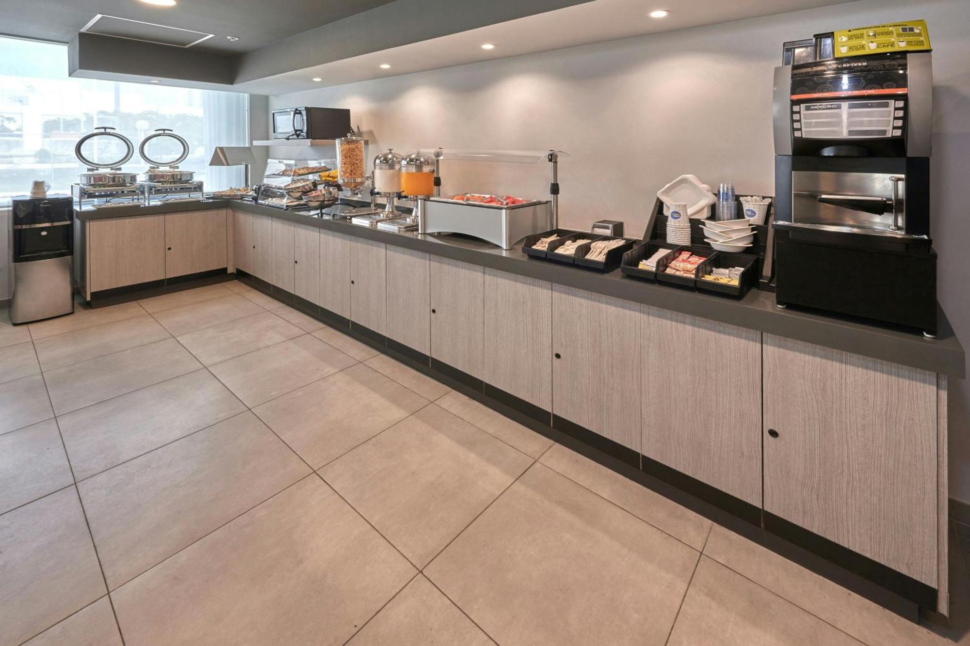 City Express Junior By Marriott Toluca Zona Industrial Bagian luar foto