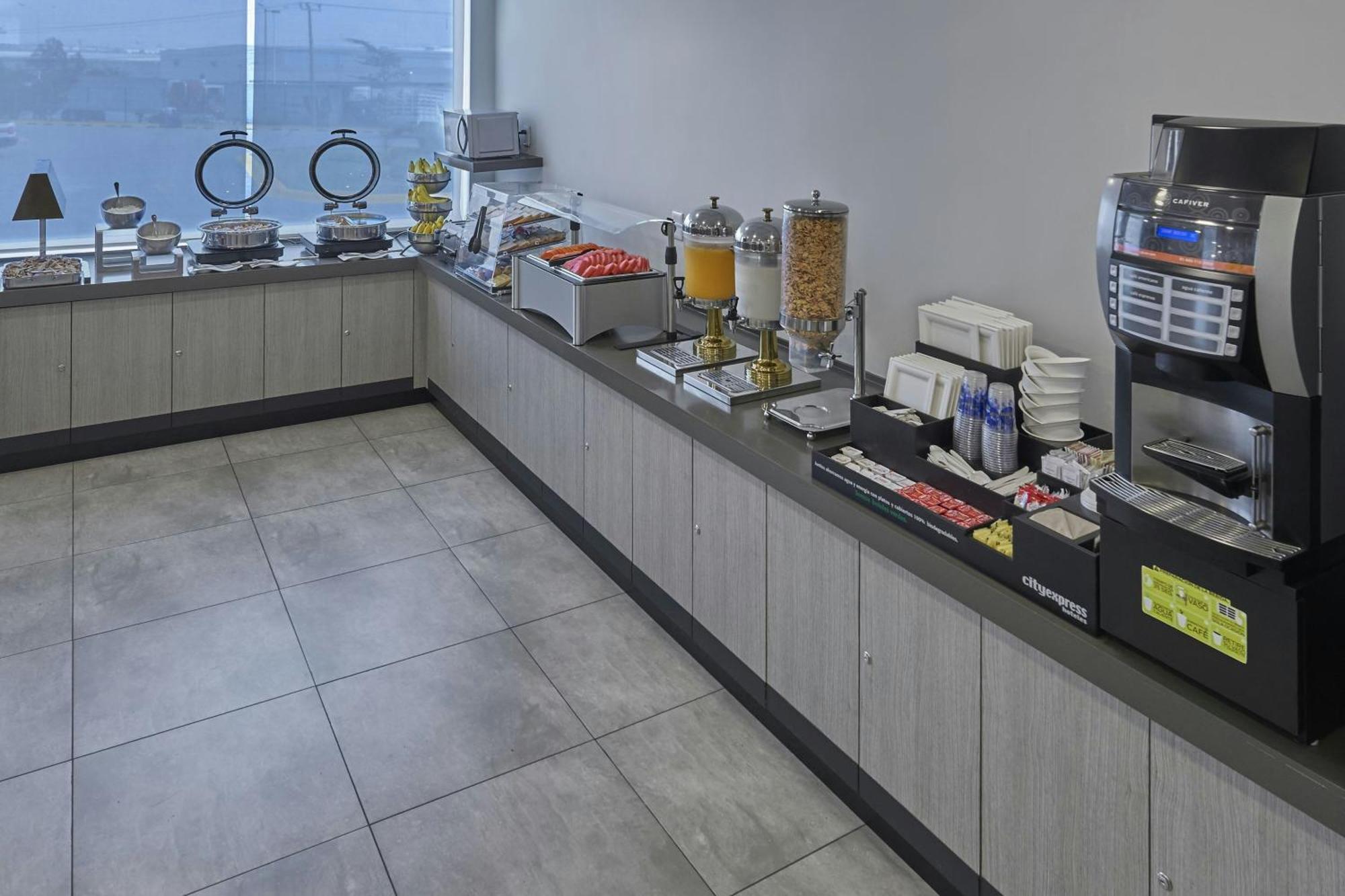City Express Junior By Marriott Toluca Zona Industrial Bagian luar foto