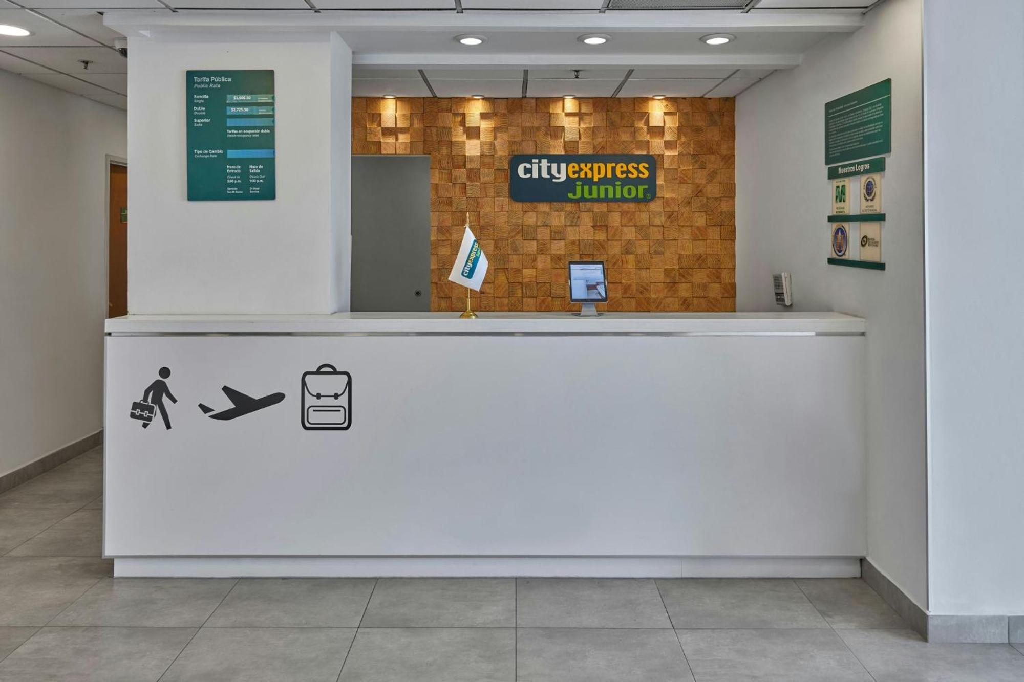 City Express Junior By Marriott Toluca Zona Industrial Bagian luar foto