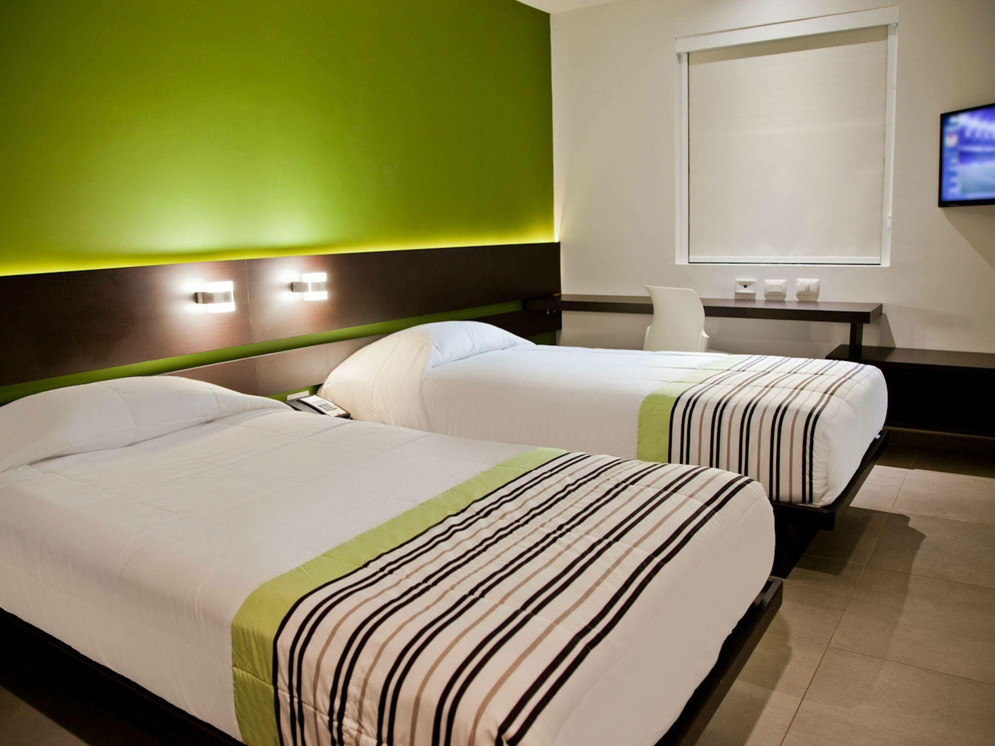 City Express Junior By Marriott Toluca Zona Industrial Bagian luar foto